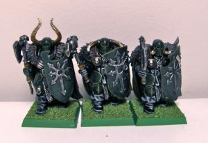 essas seriam as minis originais de Chaos Warrior do Warhammer Fantasy, no qual eu precisei de alguns bits: